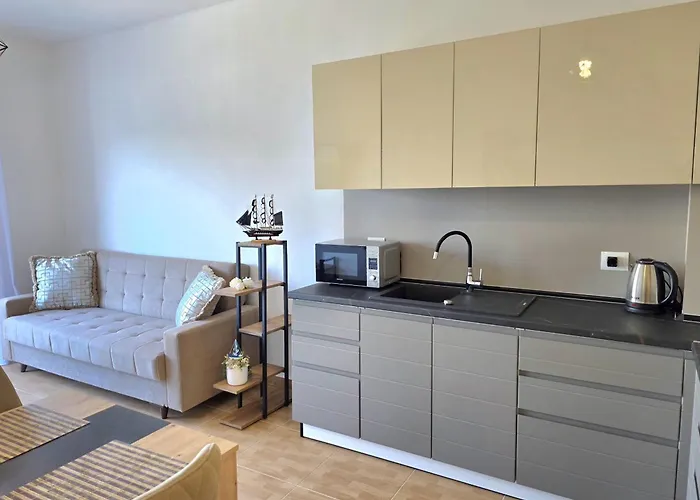 Adriatic View 076 * غوليم