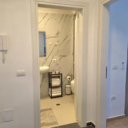 One Bedroom In Golem 076